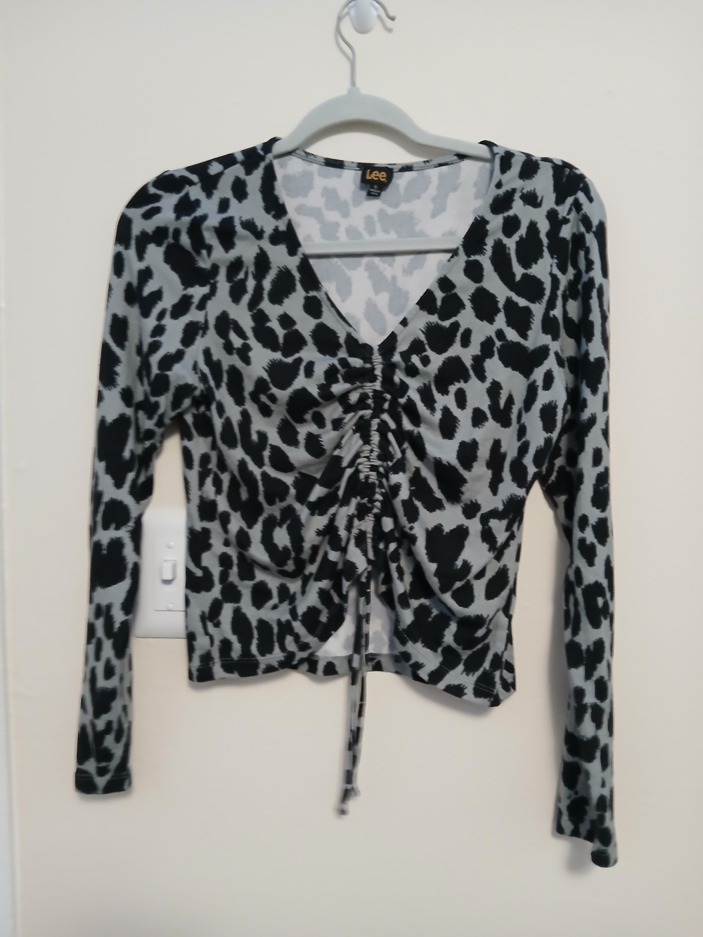 Lee Black & Gray Leopard Ruched V-Neck Long Sleeve Top